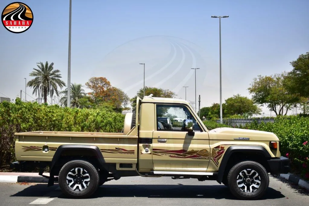 Land Cruiser Single Cabin 4WD Pickup | LC 79 Petrol Pickup S-DLX | Super DLX 4X4 Pickup | Sahara Motors Dubai