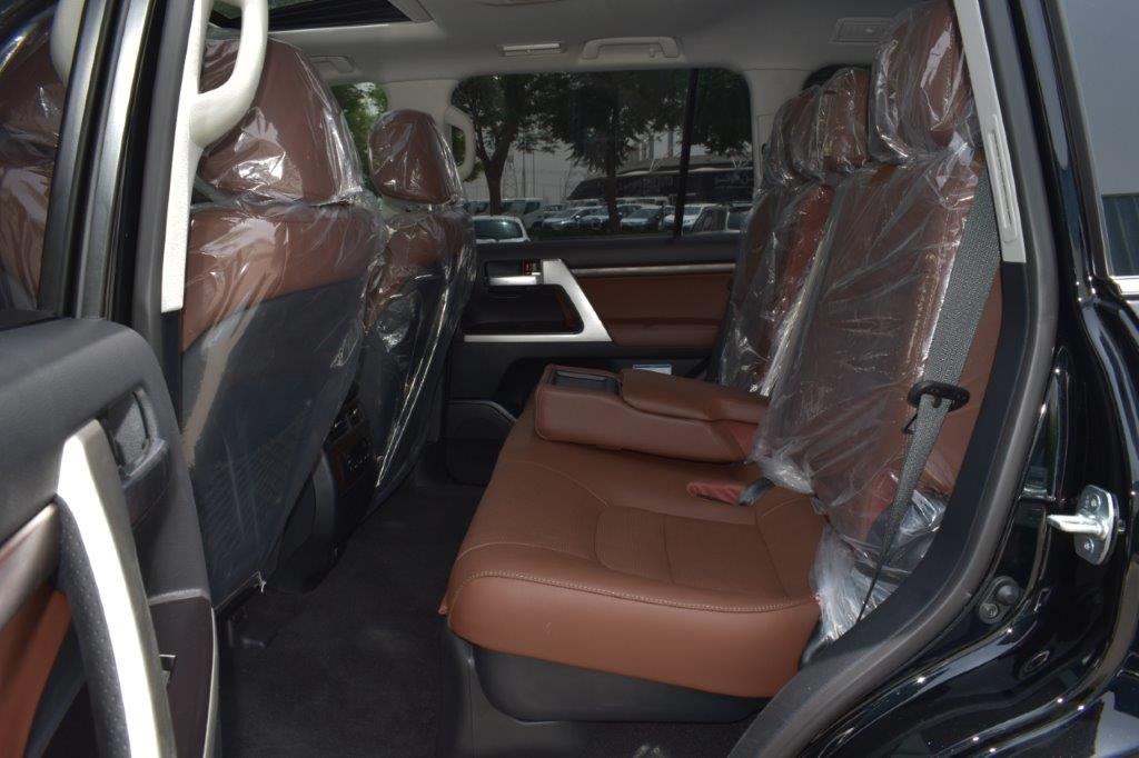 TOYOTA LC 200 VX E back seat with open doors