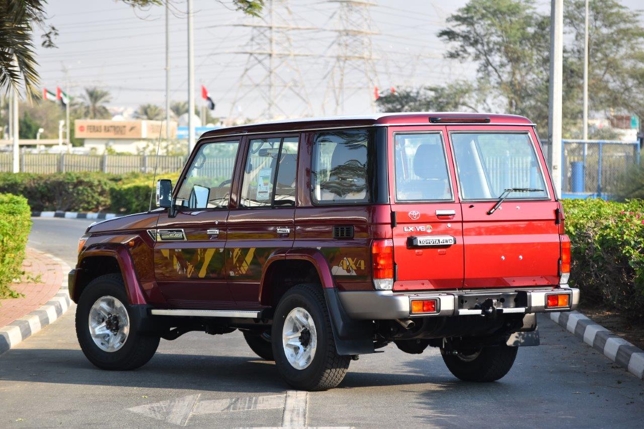Toyota LC 76 Hardtop back view