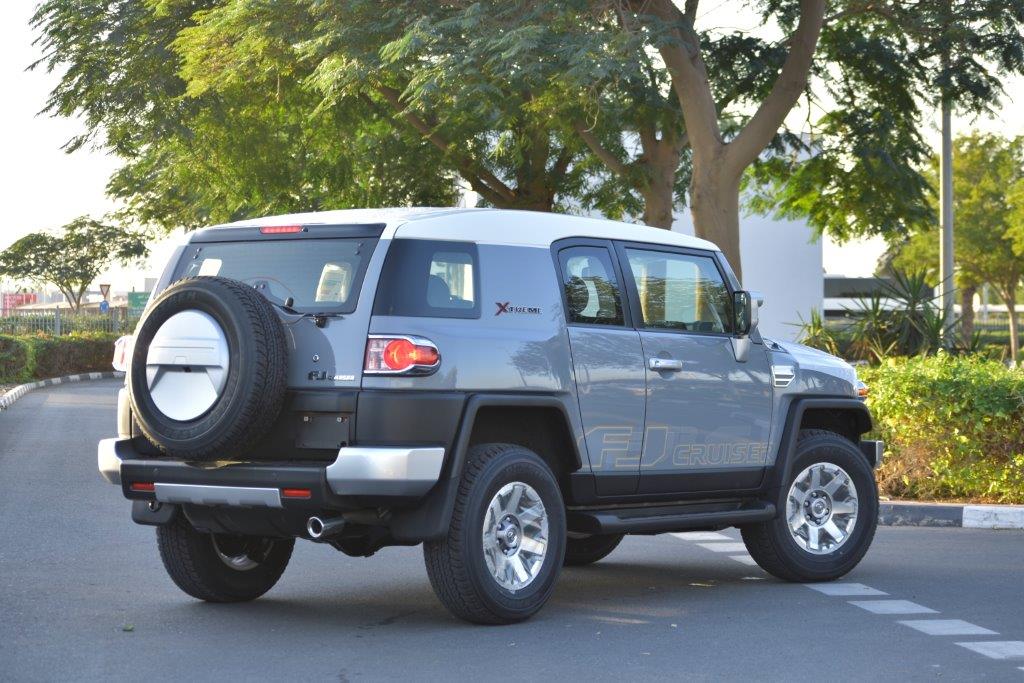Toyota FJ Cruiser V6 4.0L Petrol AT | Sahara Motors Dubai