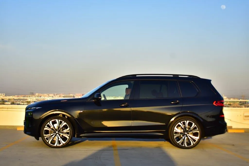 BMW X7 in Dubai | 2023 BMW xDrive 40i  M-SPORT 3.0L AWD 7-Seater  AT | Sahara Motors dubai