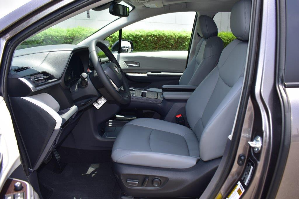 Sienna Interior 2023 | Toyota Sienna XLE Hybrid | Sahara Motors Dubai